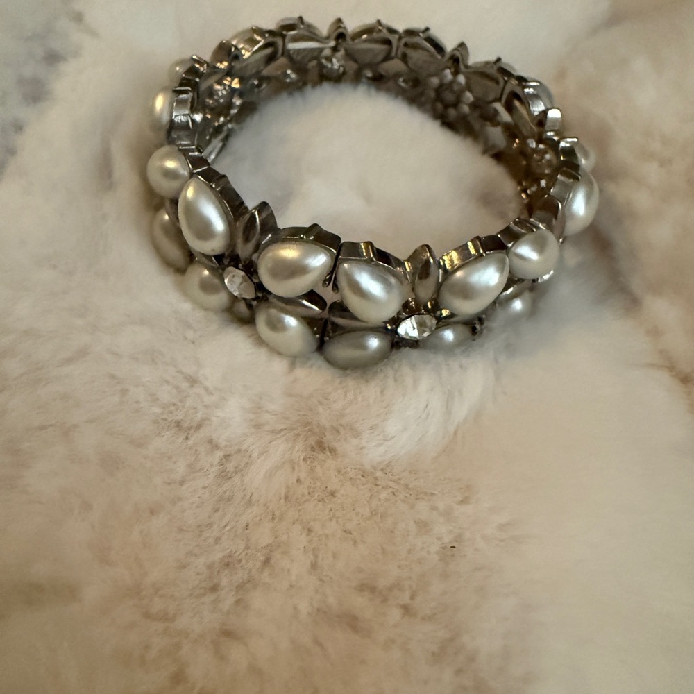 Elegant Silver Pearl Bracelet